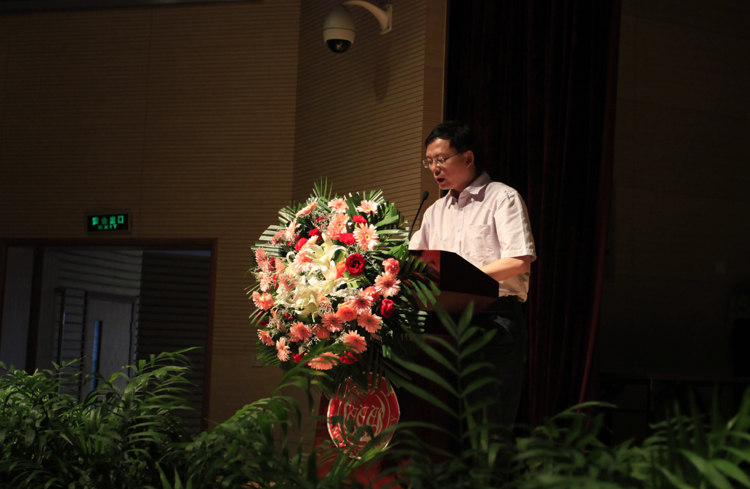 公司党委副书记方守恩教授讲话