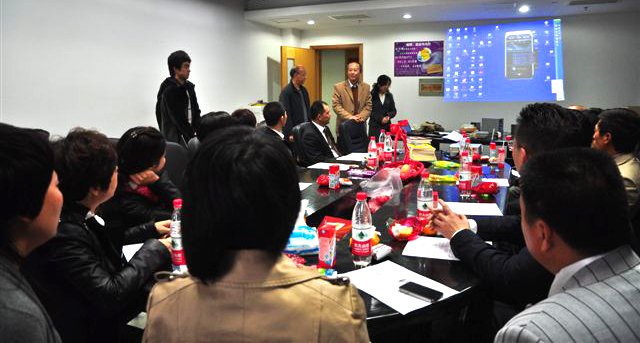 金立军副经理欢迎企业家