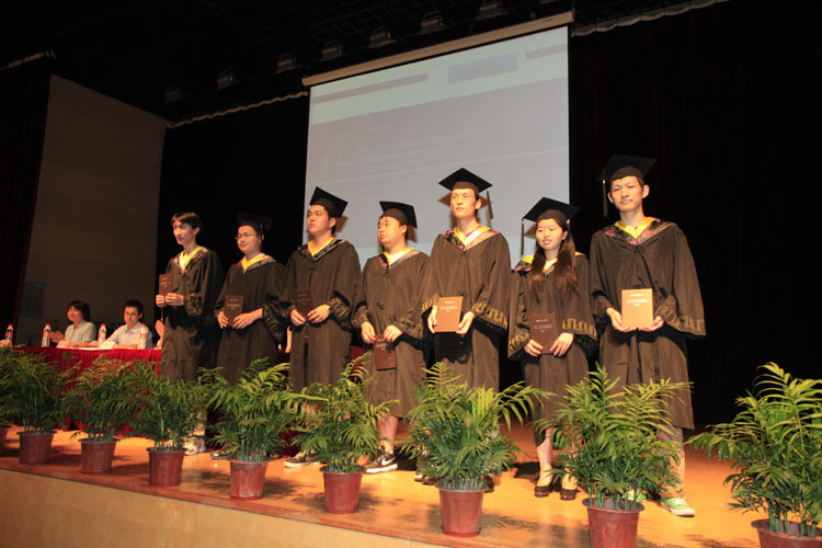 公司为各班级联络人颁发聘书