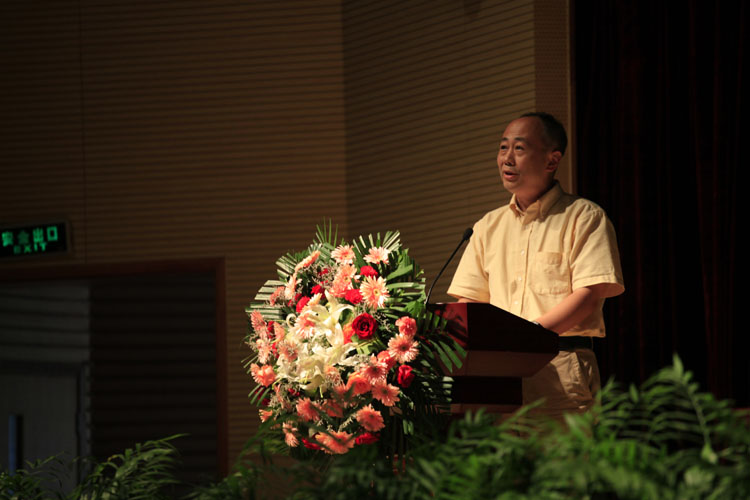 副经理金立军教授代表教师讲话