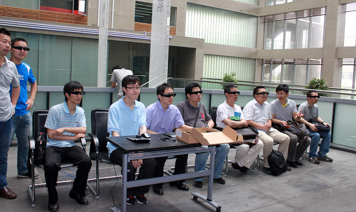 土木公司学者参观“虚拟仿真与虚拟现实实验室”