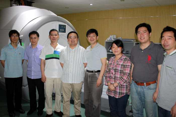 土木公司学者参观“核磁共振三维扫描实验室”