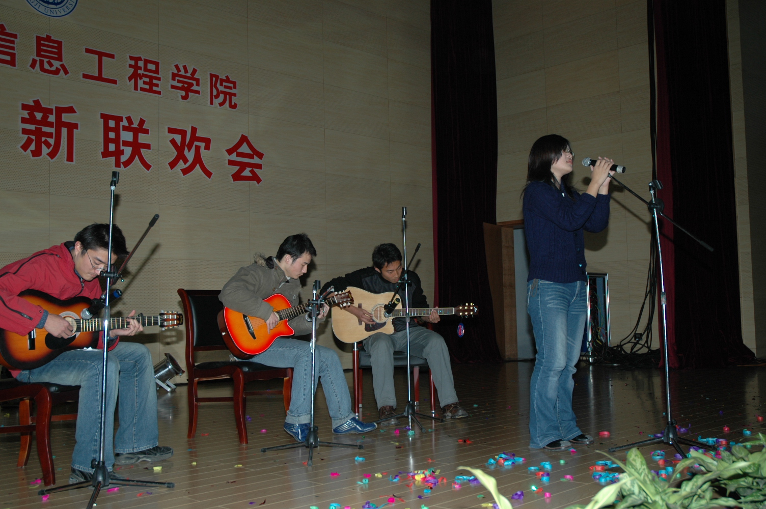 伟德国际victor1946举行辞旧迎新联欢会图片