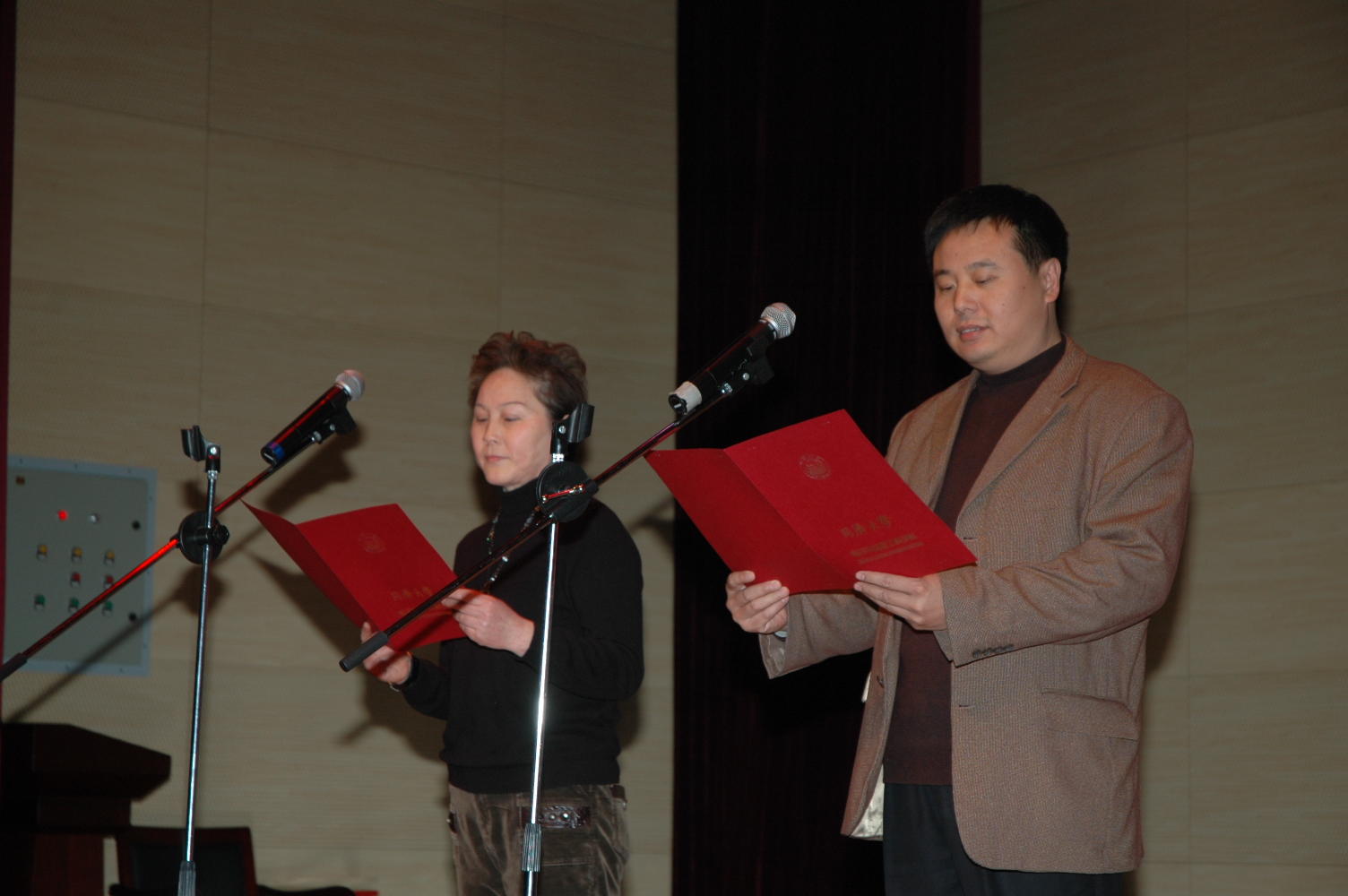 伟德国际victor1946举行辞旧迎新联欢会图片